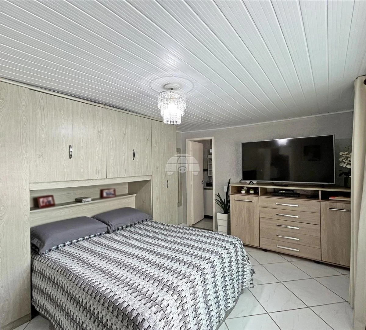 Balcony with a grill in a one-bedroom house, 40 m² — photo 5