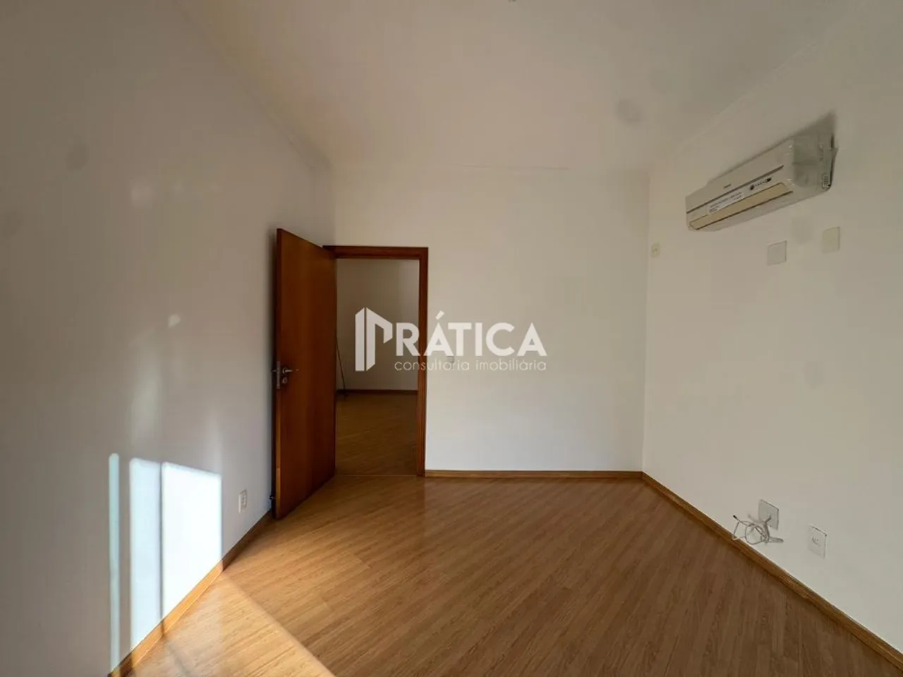 House with 5 bedrooms and 5 bathrooms, balcony grill — photo 13
