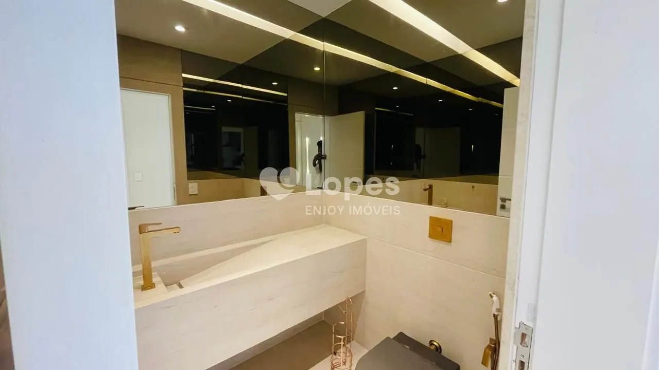 Furnished house with 5 en-suite bedrooms 600 m² — photo 32