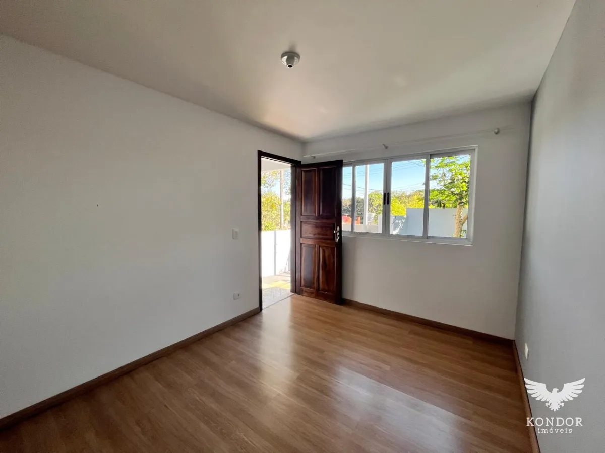 Wood or laminate floors in a 3-bedroom house, 90 m² — photo 3