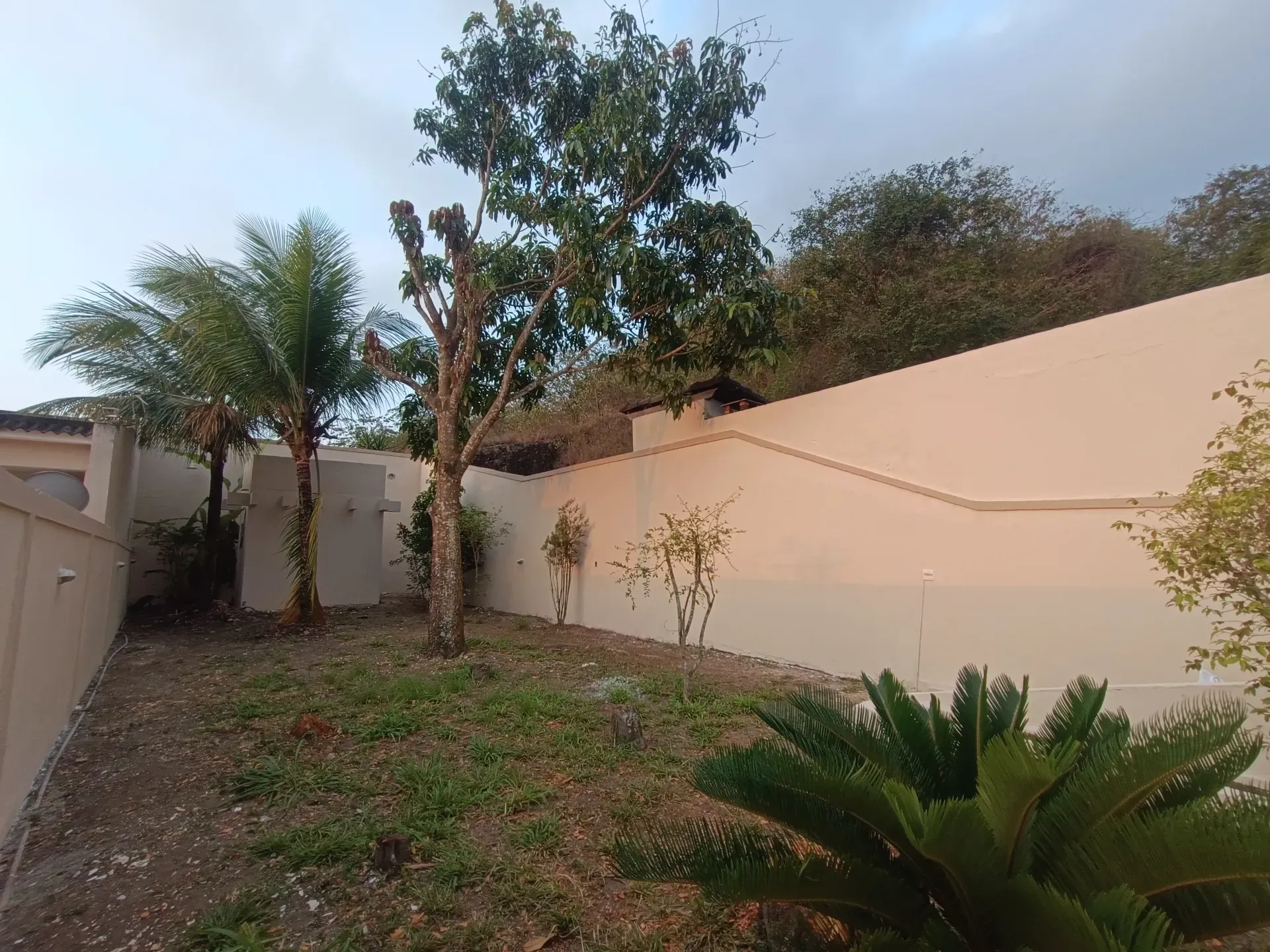 Unfurnished house with 4 bedrooms and 5 bathrooms — photo 44