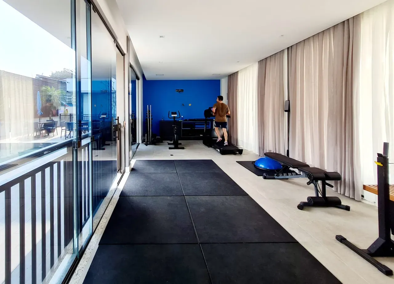 Studio with balcony grill and included parking spot — photo 28