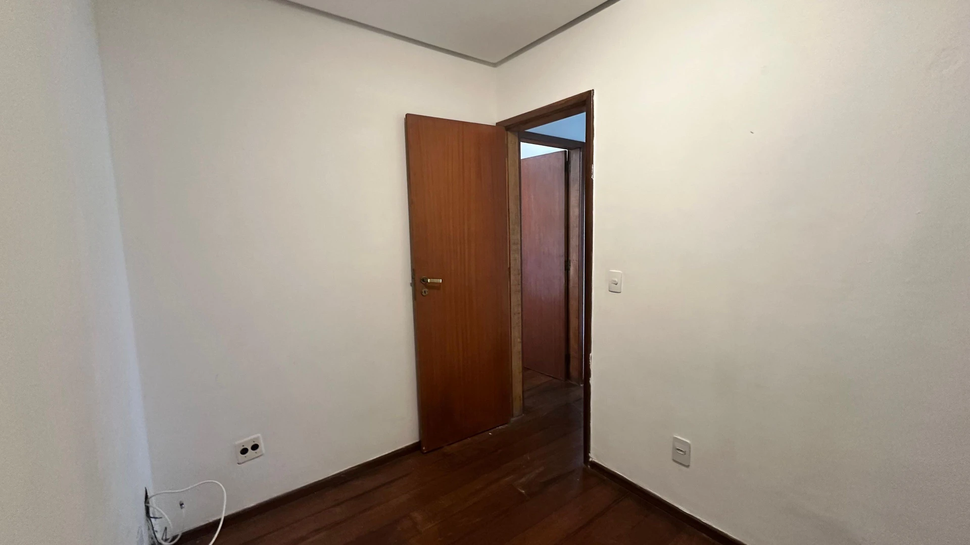 Apartment with built-in wardrobes and a balcony — photo 15