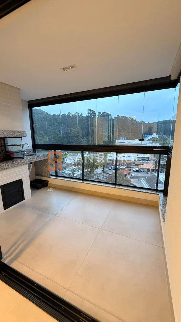 Apartment, 76 m², with a glass-enclosed balcony