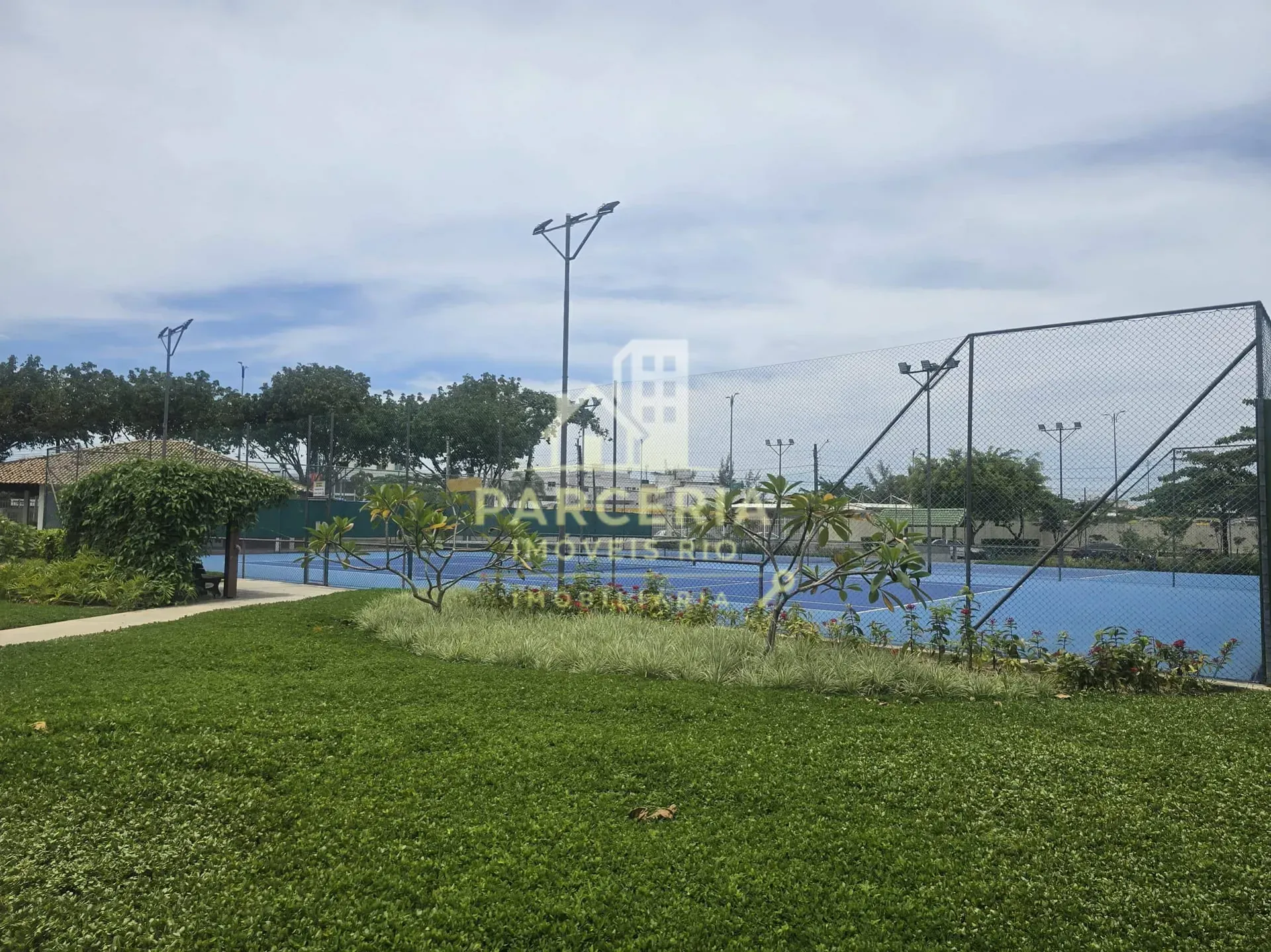 Casa mobiliada com 5 quartos e área de piscina compartilhada — photo 56