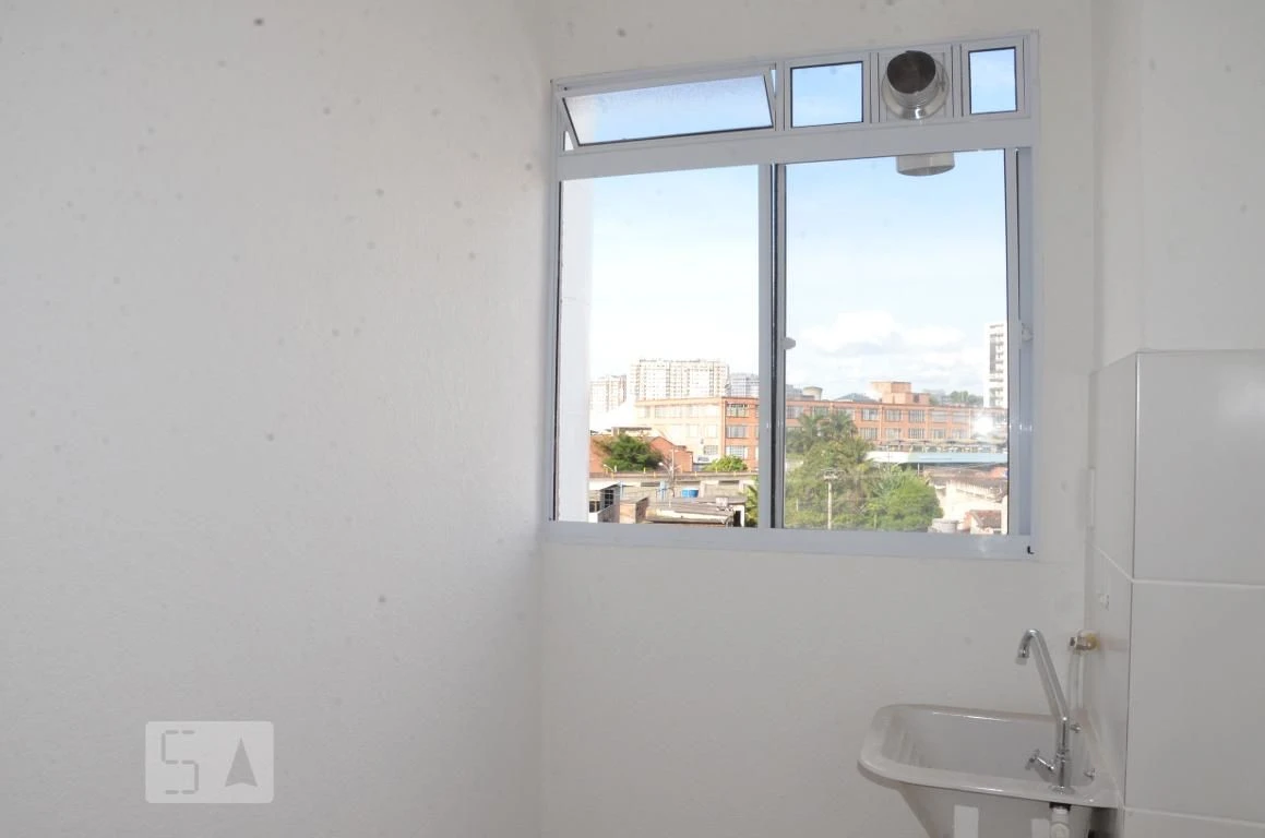 Balcony with a grill in a 2-bedroom apartment, 45 m² — photo 9