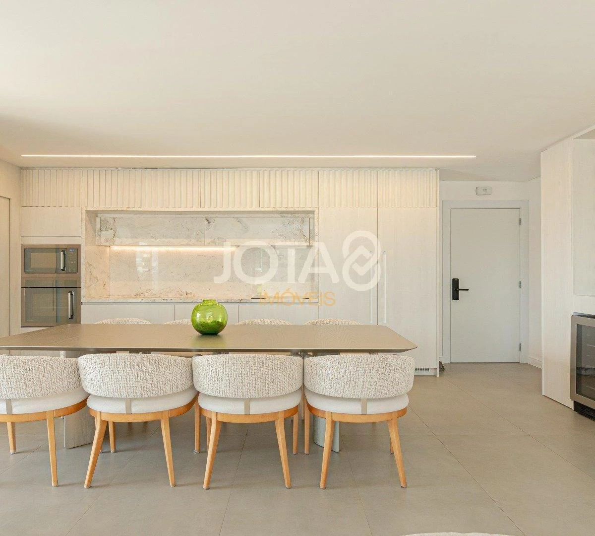 Floor-to-ceiling windows in a 3-bedroom apartment, 194 m² — photo 18