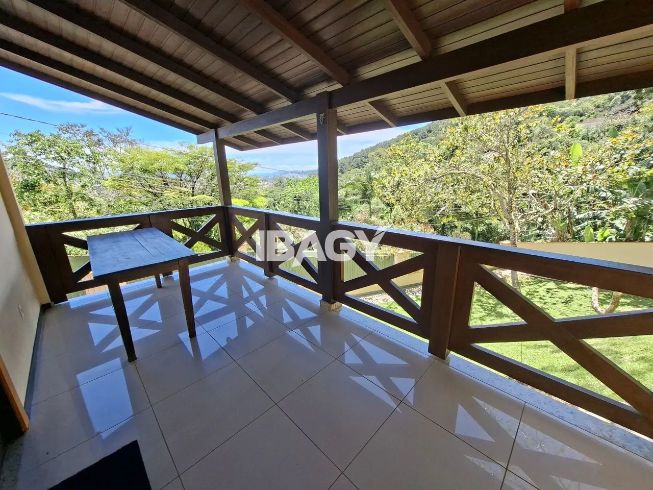 One-bedroom house with a mountain view in Florianópolis — photo 11
