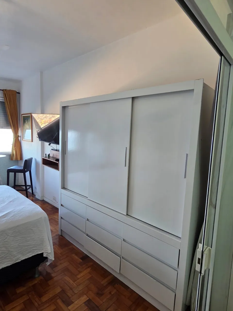 Furnished 1-bedroom apartment with open-plan kitchen — photo 12