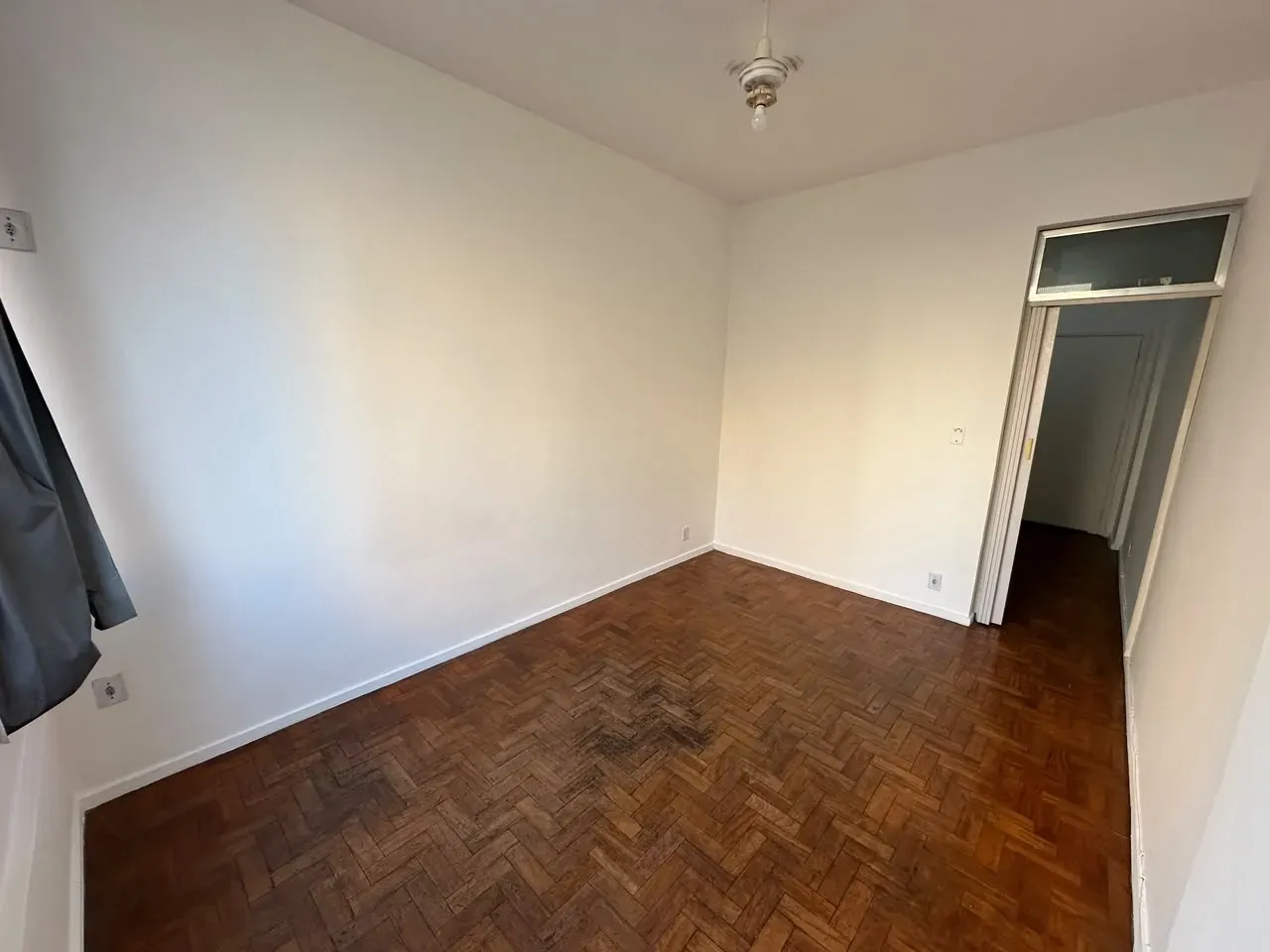 Apartamento no 3º andar com piso de madeira ou laminado — photo 3