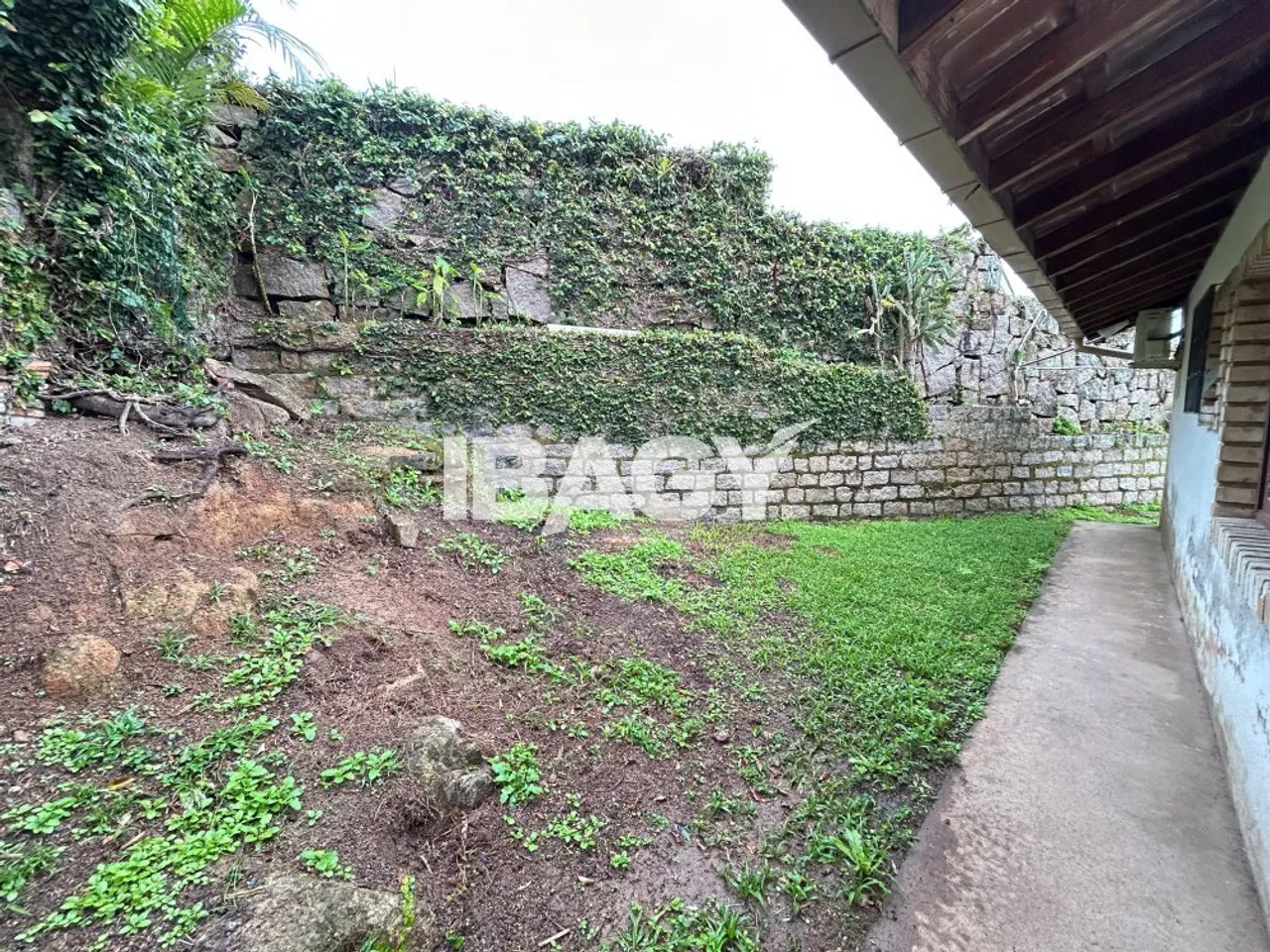 Casa amueblada con cocina cerrada y zona de lavandería — photo 15