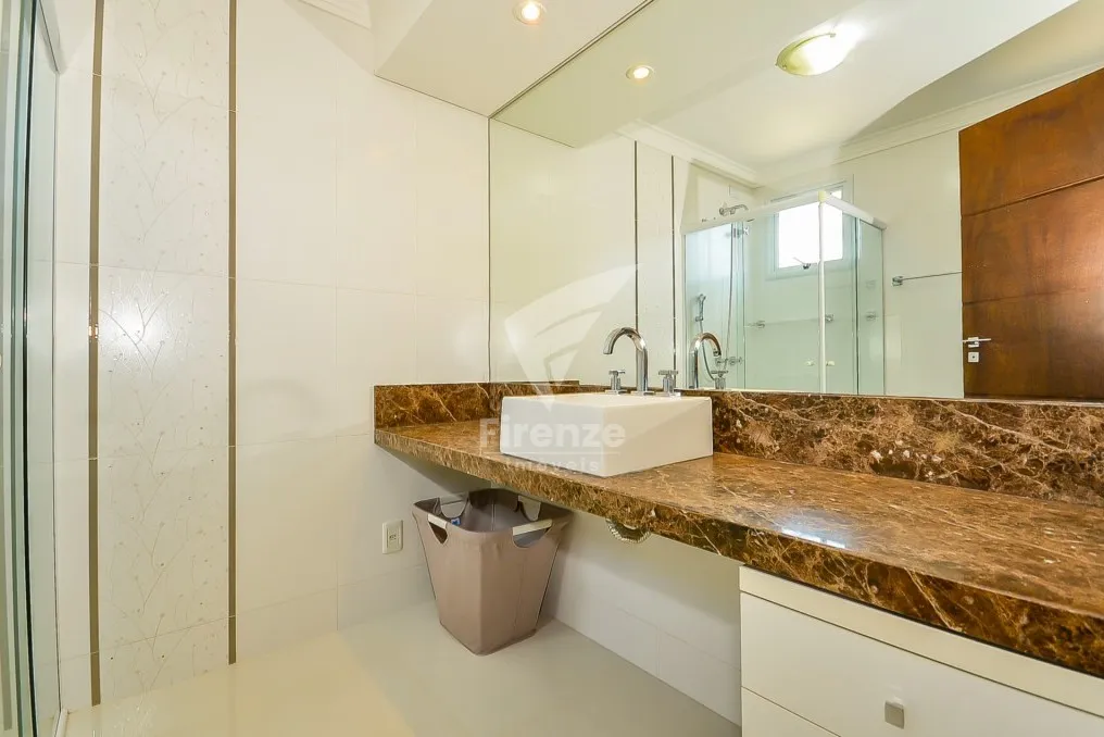 424 m² house with 3 en-suite bedrooms and 4 parking spots — photo 37