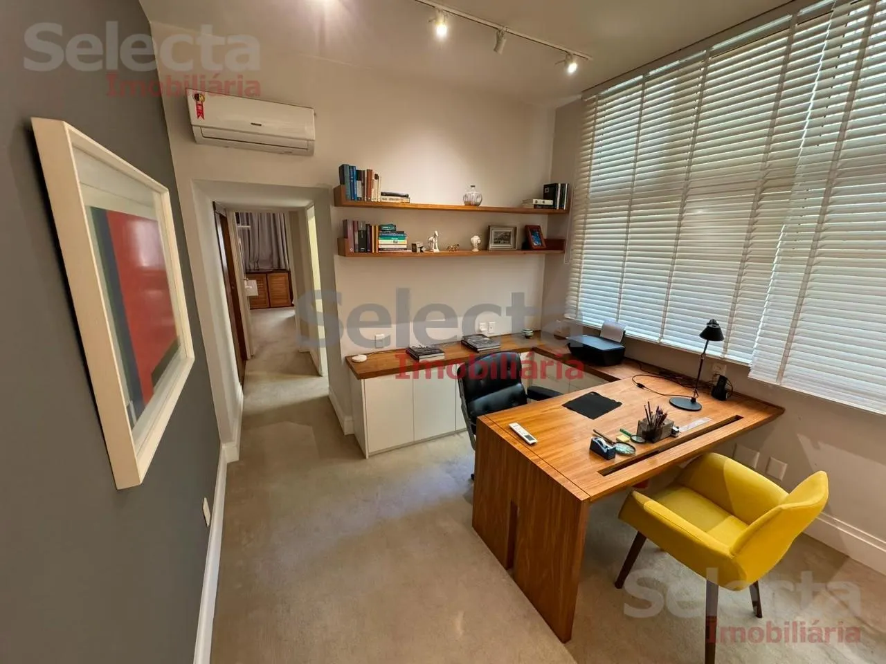 Furnished apartment with 4 bedrooms and a work desk — photo 8