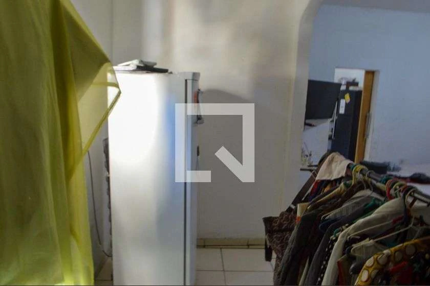 Kitnet/estúdio de 28 m² com mini-cozinha e chuveiro elétrico