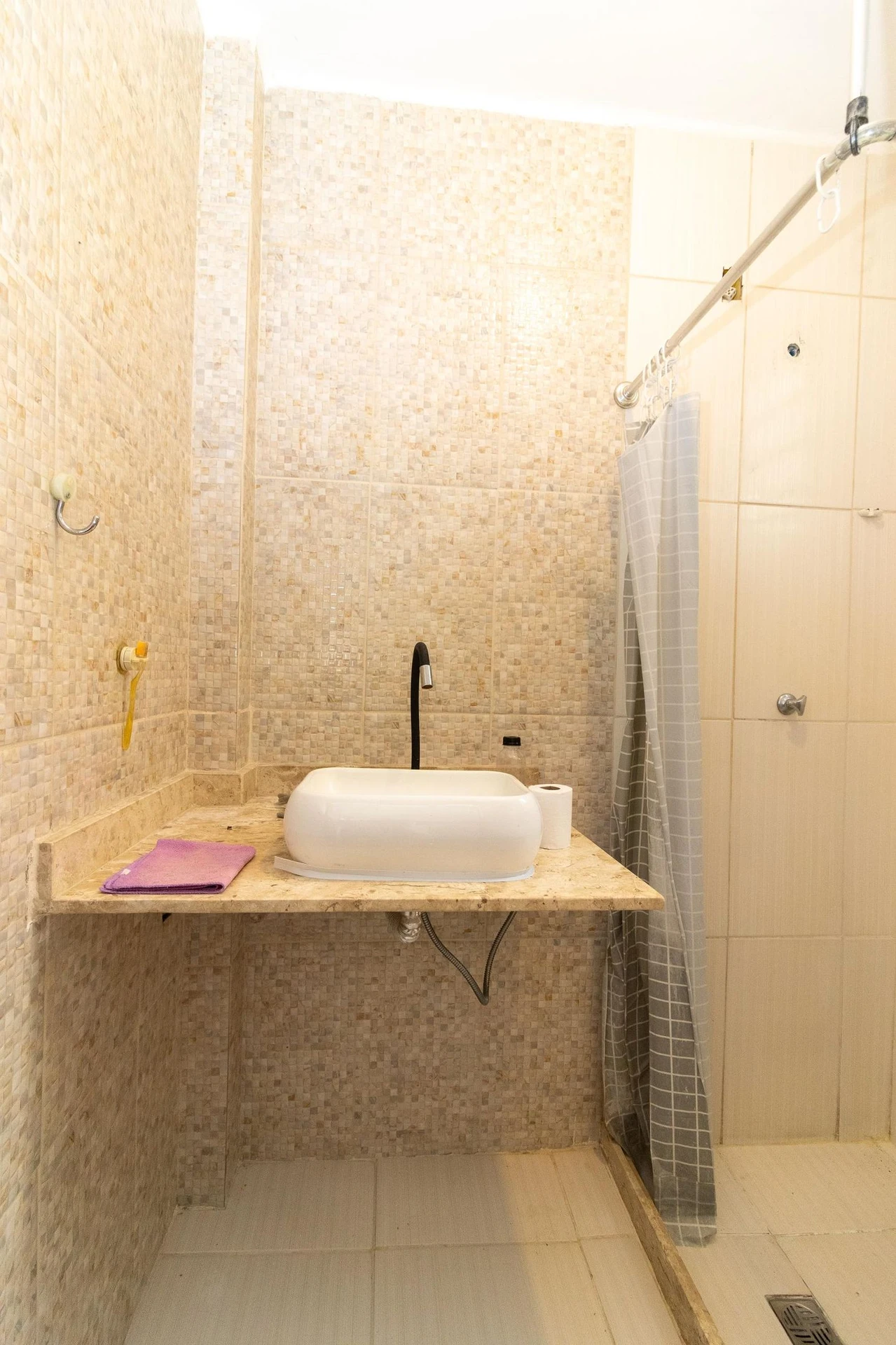 Unfurnished 2-bedroom apartment with 1 bathroom, no parking — photo 4