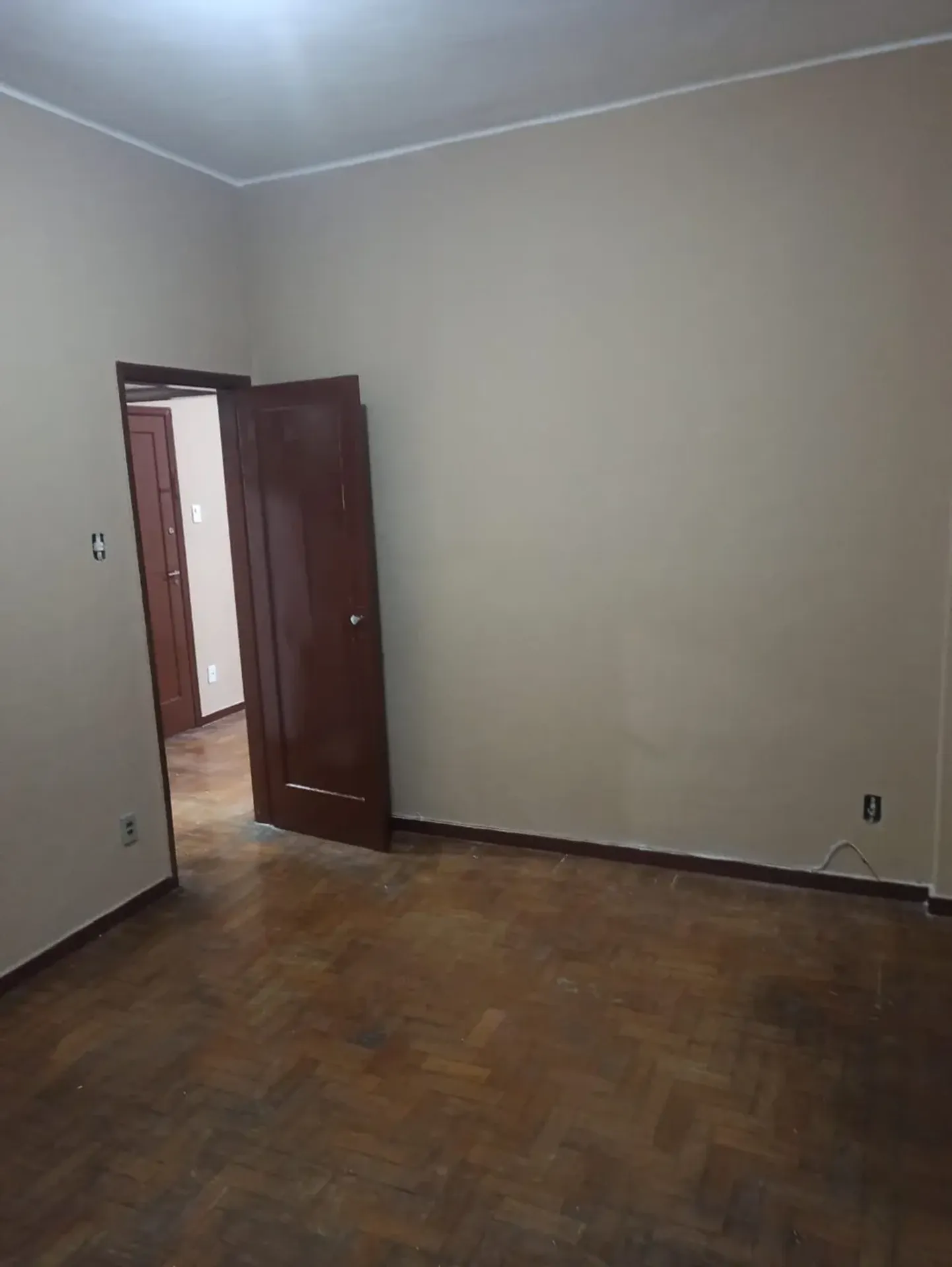Apartment on the 2nd floor with wood or laminate floors — photo 8