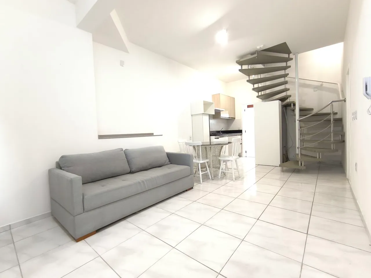 One-bedroom apartment in a building with a pool — photo 3