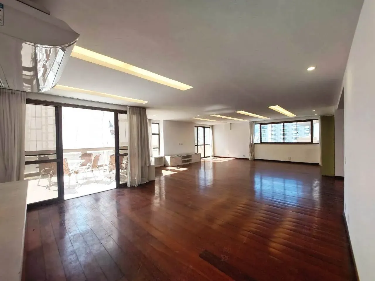 Apartamento com 4 quartos e 5 banheiros, com ar-condicionado — photo 13