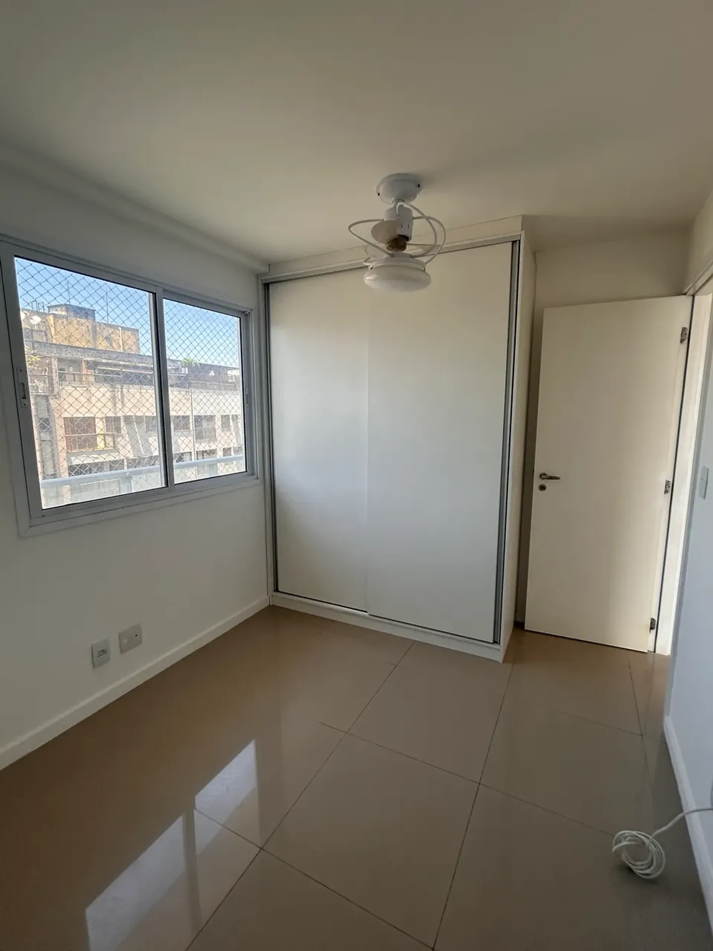 3-bedroom apartment with a mountain view in Rio de Janeiro — photo 16