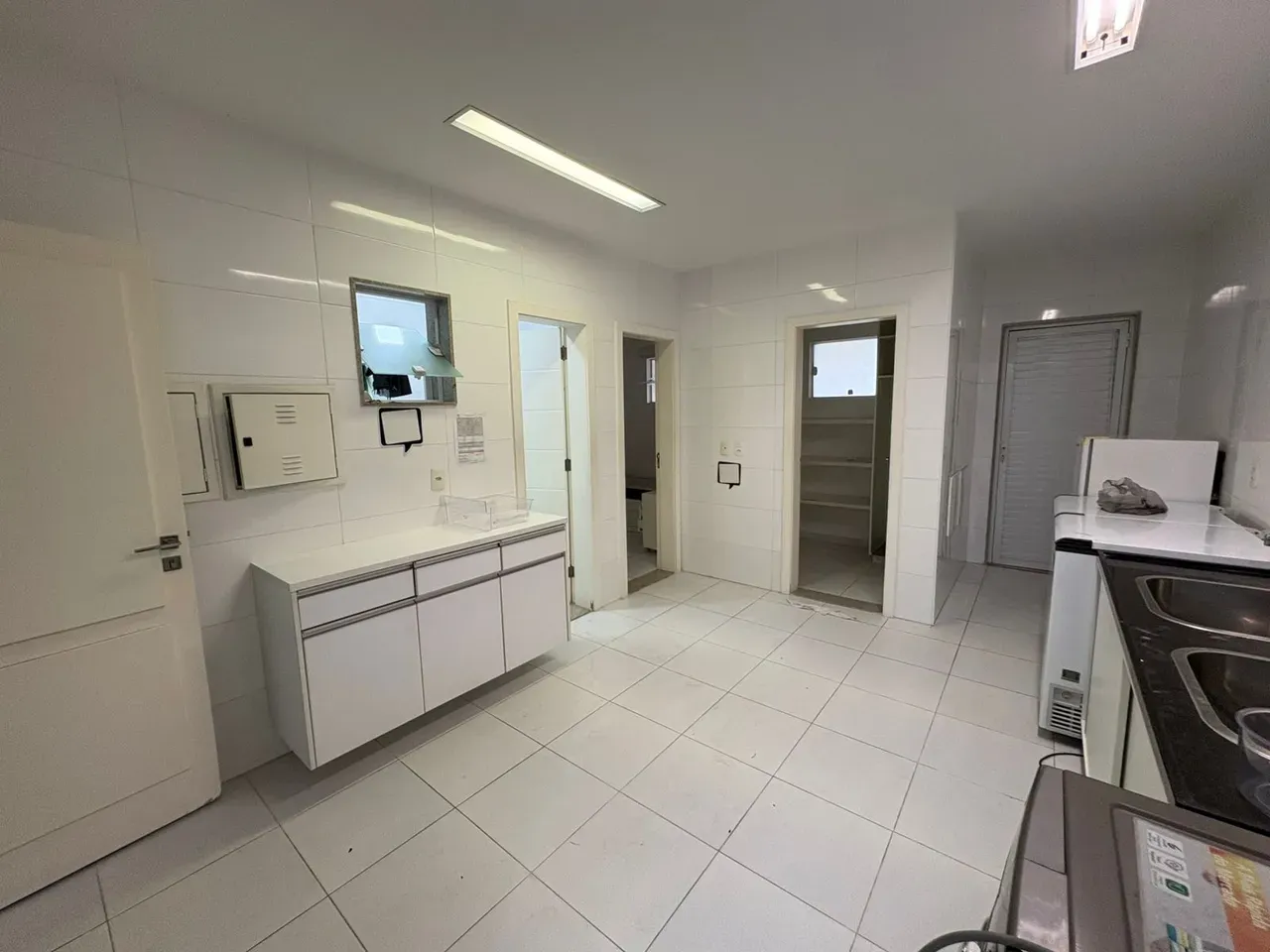 Furnished 6-suite house with 640 m² and 4 parking — photo 63