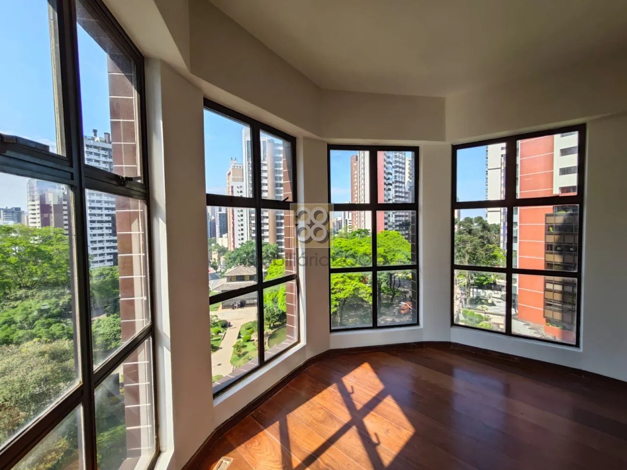 Unfurnished 3-bedroom apartment with floor-to-ceiling windows — photo 4