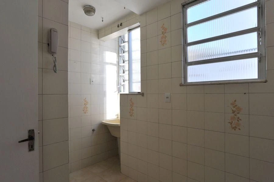 Wood or laminate floors in a 2-bedroom apartment, 54 m² — photo 2