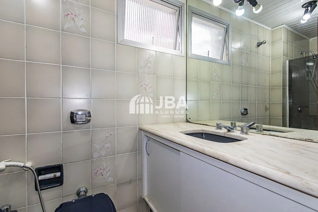 2-bedroom apartment with wood or laminate floors in Curitiba — photo 23