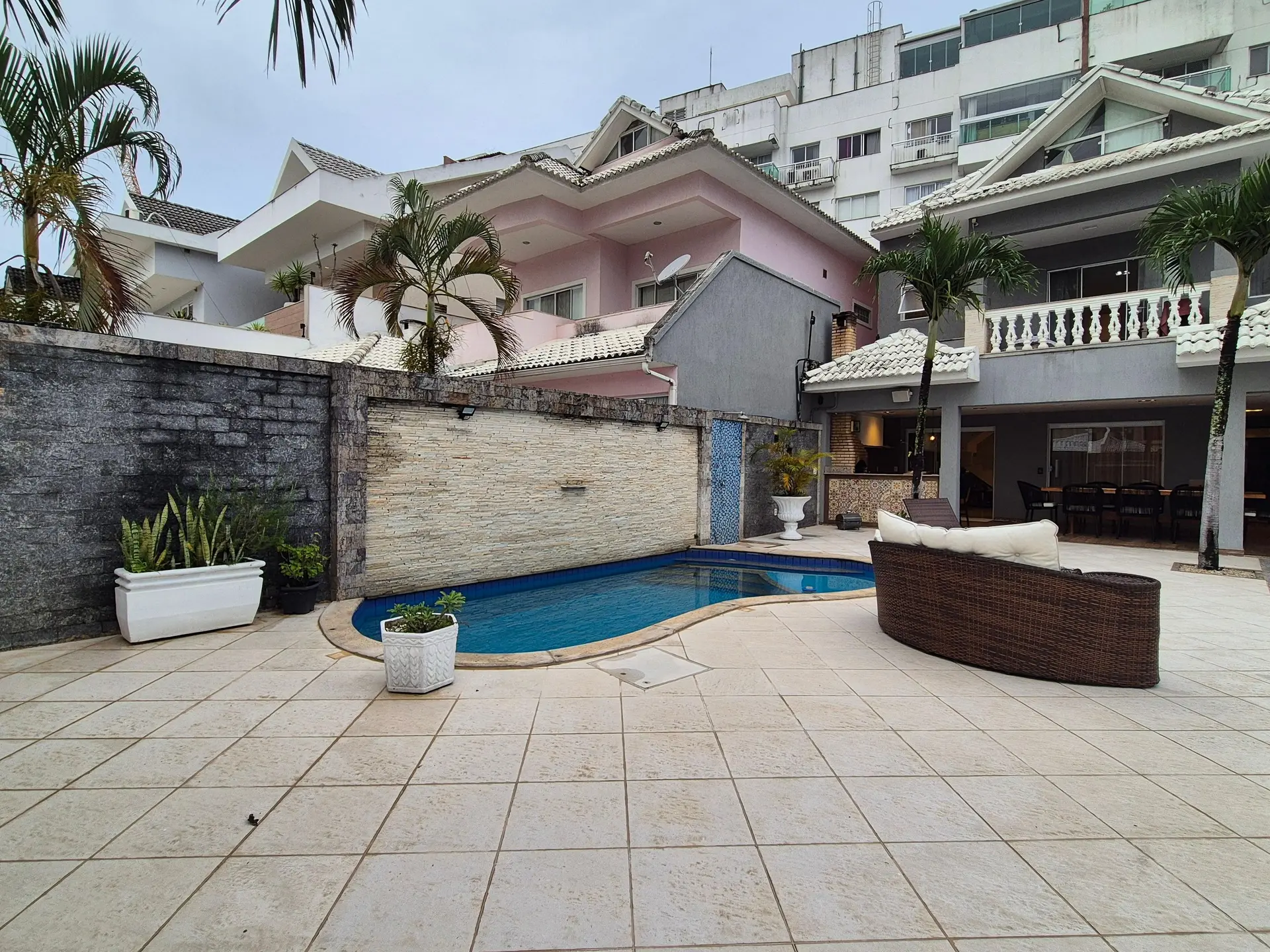 Furnished house, 400 m², with a dishwasher — photo 82