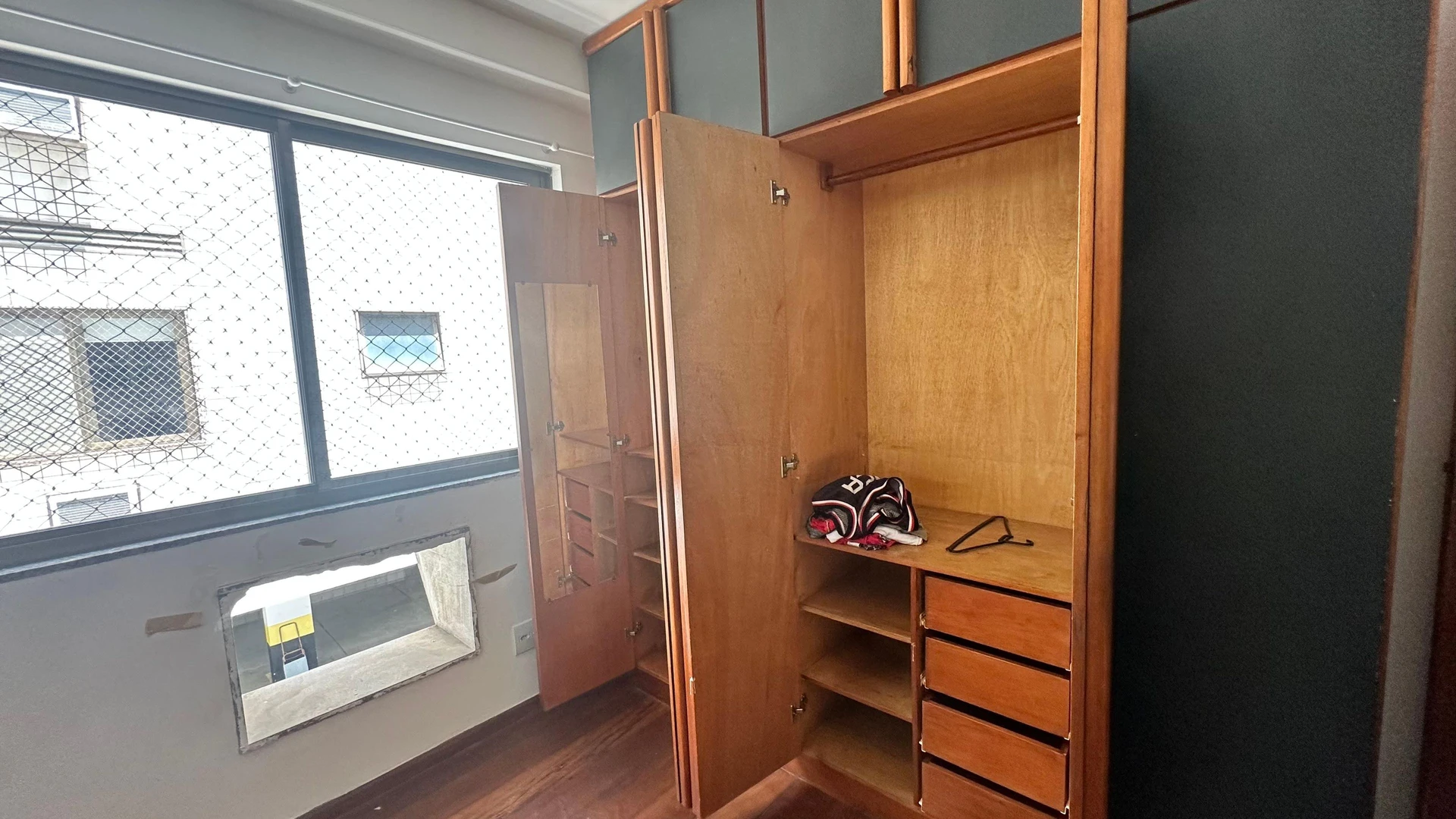 Apartment with built-in wardrobes and a balcony — photo 12