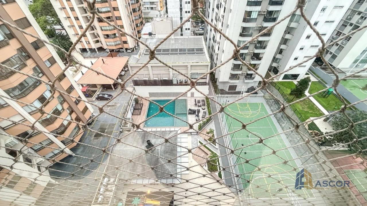 3-bedroom apartment with a bathtub in Florianópolis — photo 8