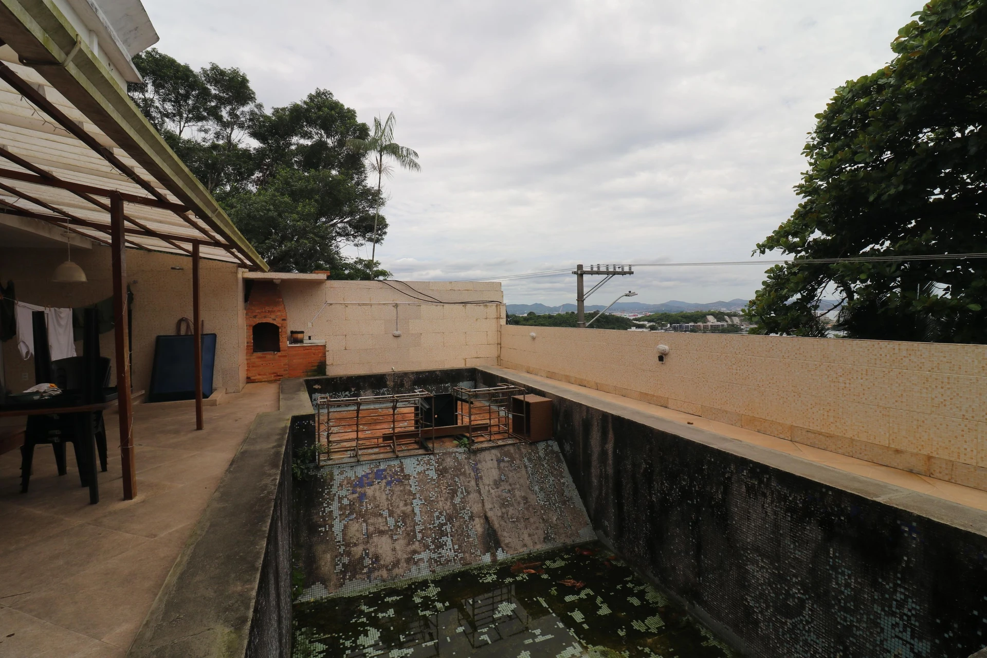 90 m² apartment with a water view and a grill on the balcony — photo 11