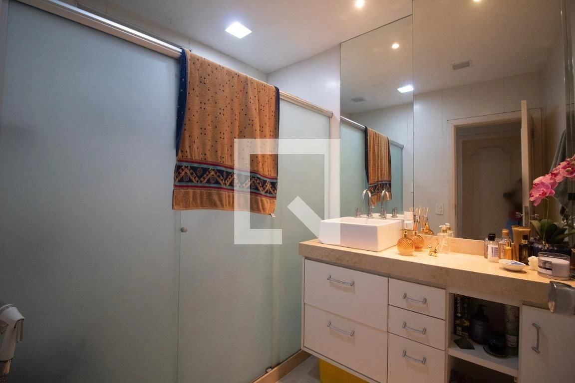 Furnished apartment, 140 m², with a walk-in closet — photo 37