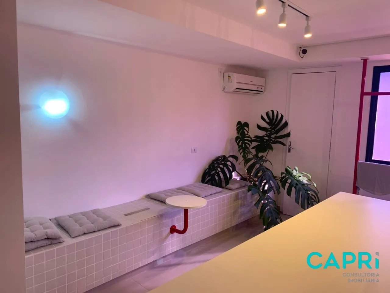 One-bedroom apartment with a washing machine — photo 5