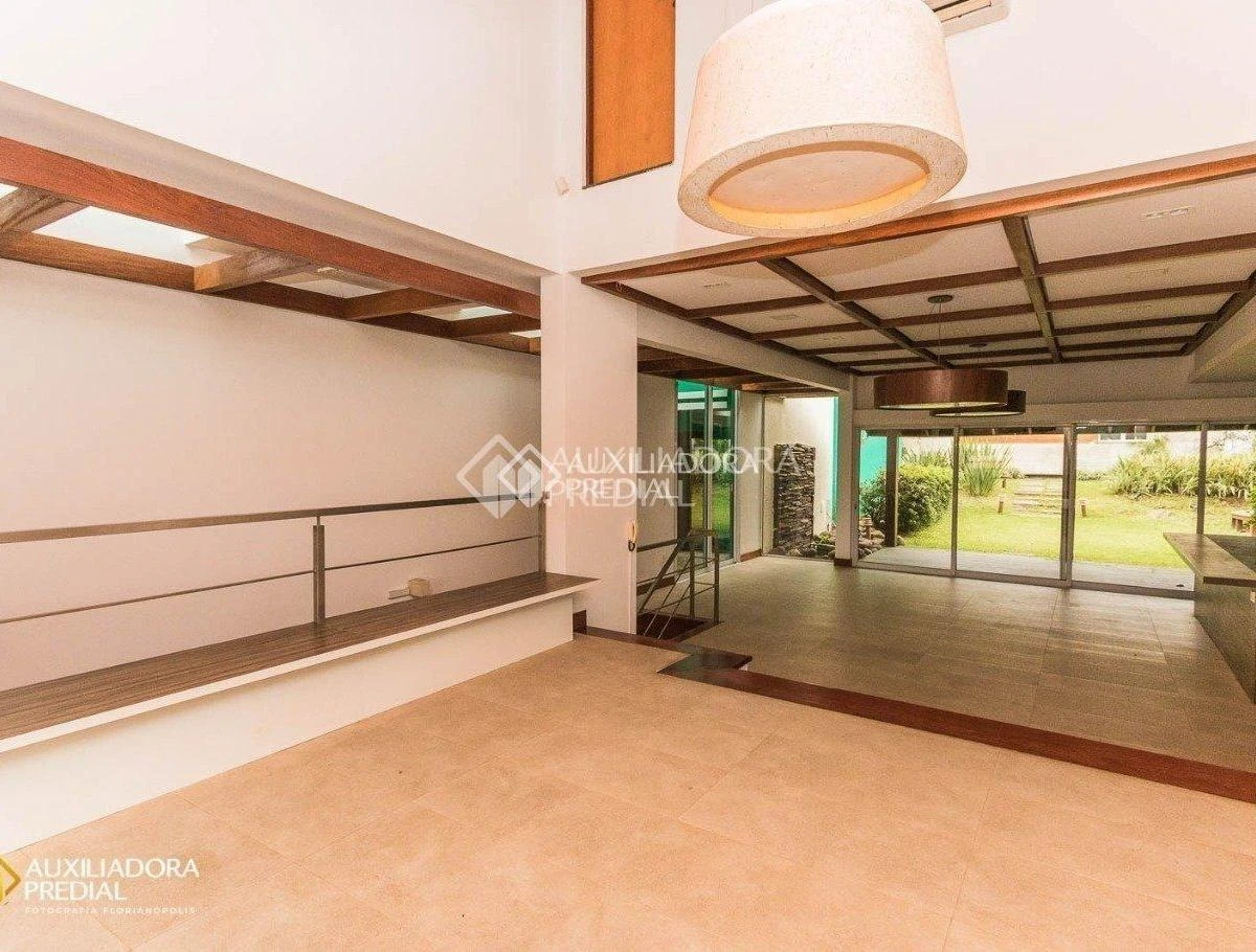560 m² house with floor-to-ceiling windows and a home office — photo 24