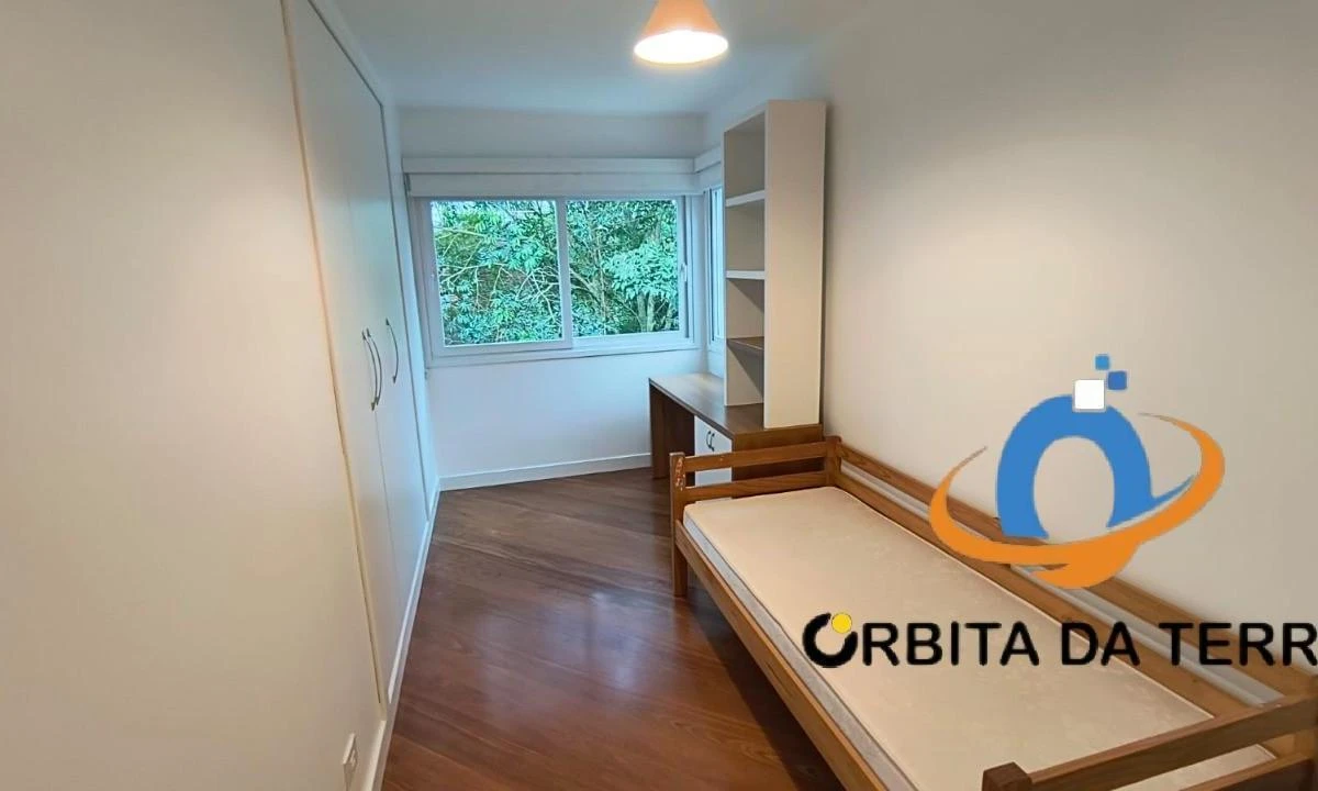 5-bedroom house with a bathtub in Curitiba — photo 12