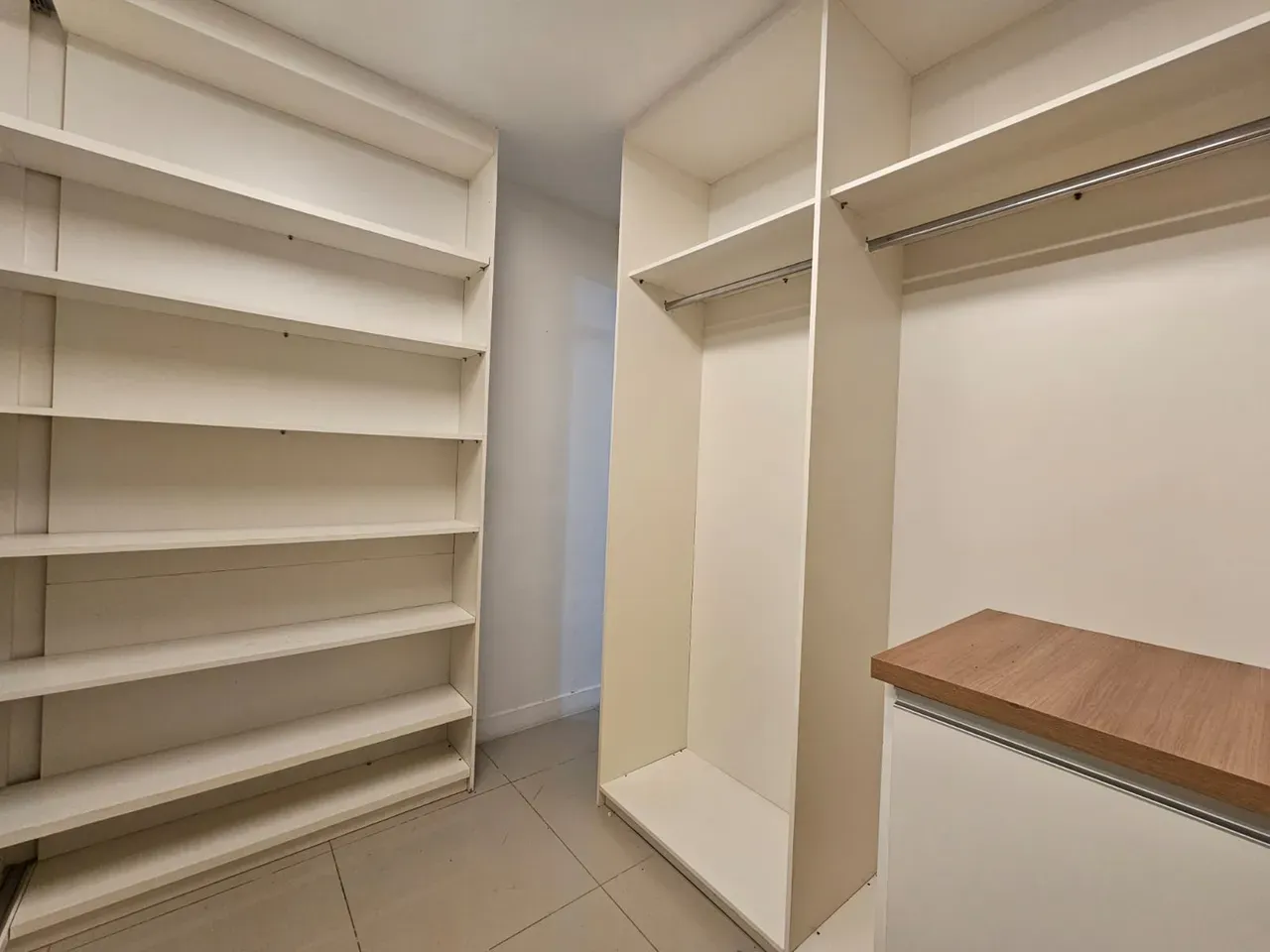 Apartment with separate gas kitchen and 4 bathrooms — photo 20