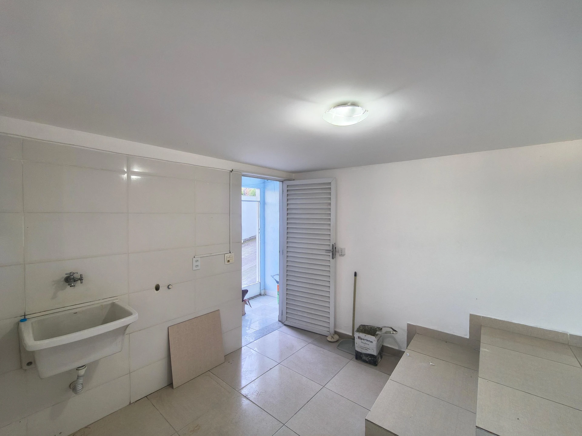 Condo house with 3 bedrooms and a balcony — photo 51