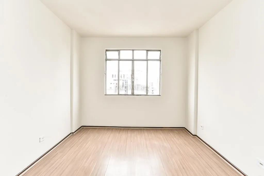 Apartment on the 21st floor with wood or laminate floors — photo 12