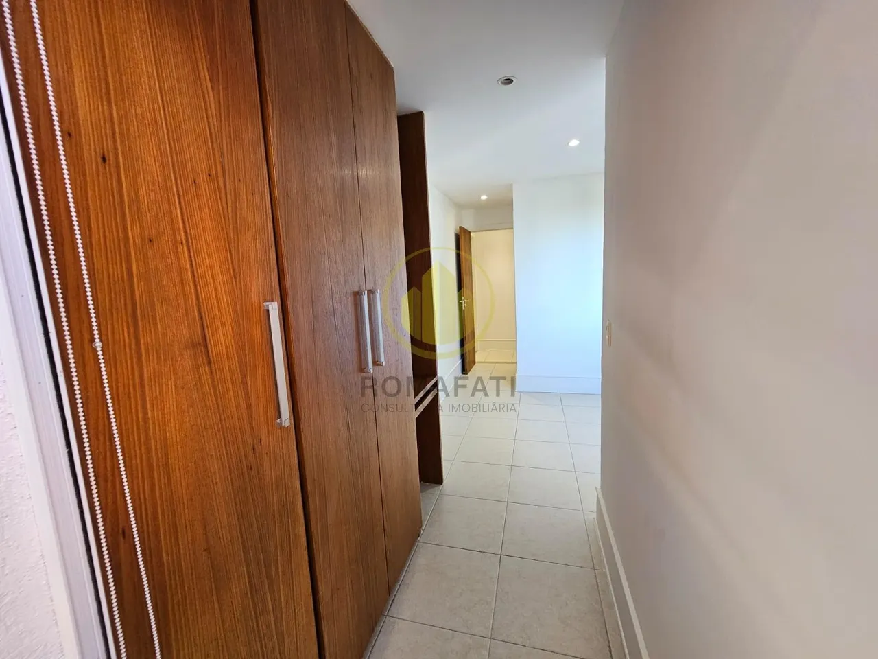 Apartamento sem mobília com 3 quartos e 4 banheiros — photo 17