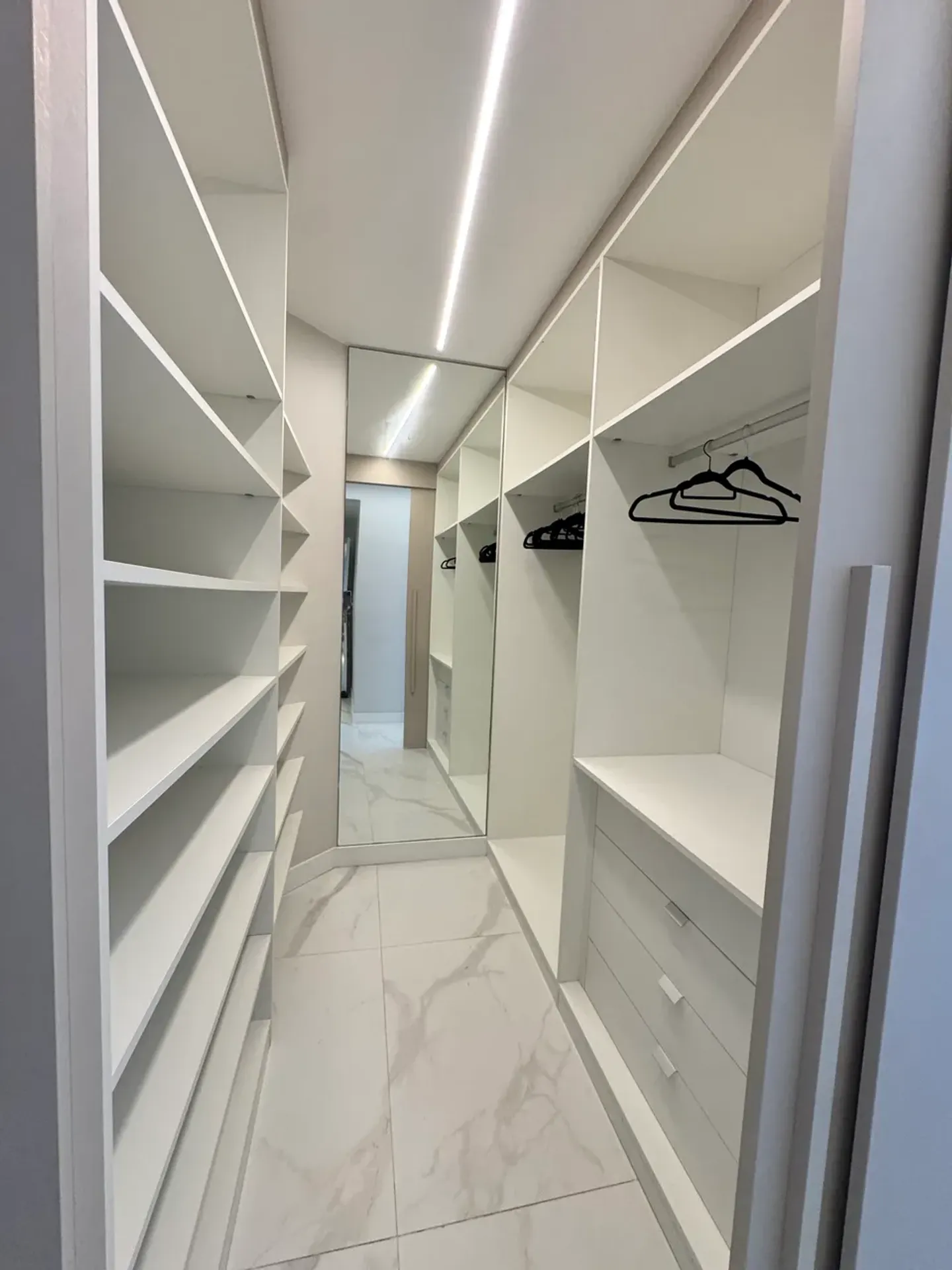 Apartamento mobiliado, 200 m², com janelas do piso ao teto — photo 23