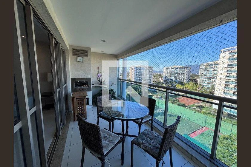 206 m² apartment with 4 en-suite bedrooms and glass balcony — photo 16