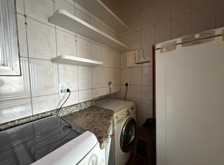 1-bedroom apartment with 37 m² and compact kitchen — photo 7
