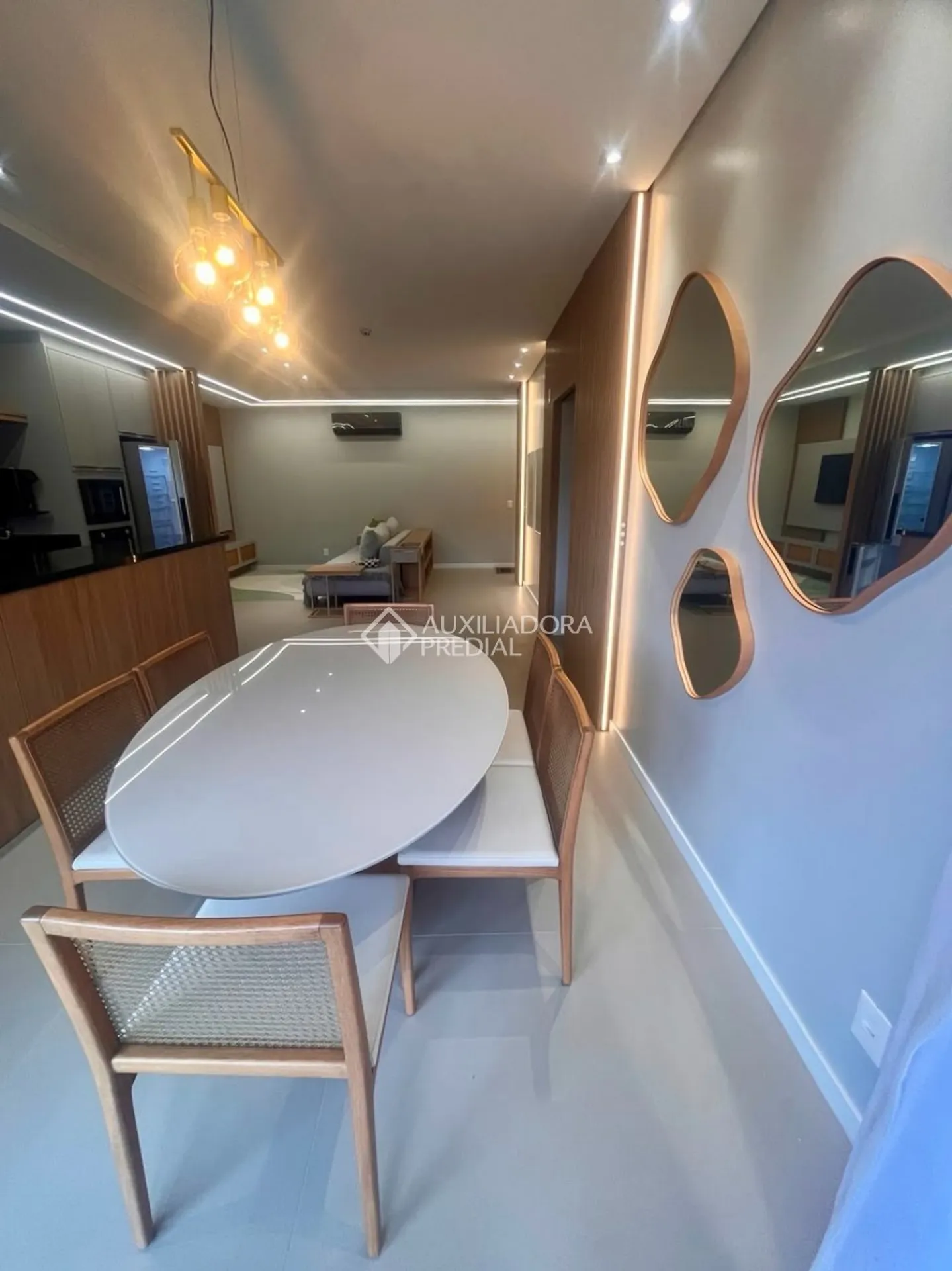 Furnished 92 m² apartment with balcony and 2 parking spots — photo 19