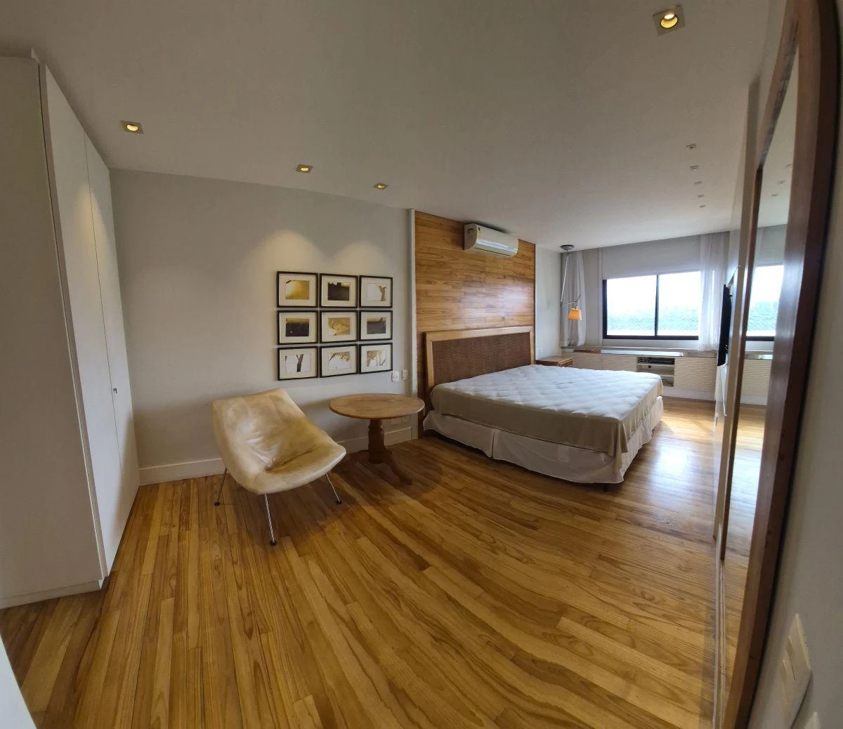 Bathtub in a 5-bedroom apartment, 465 m² — photo 12