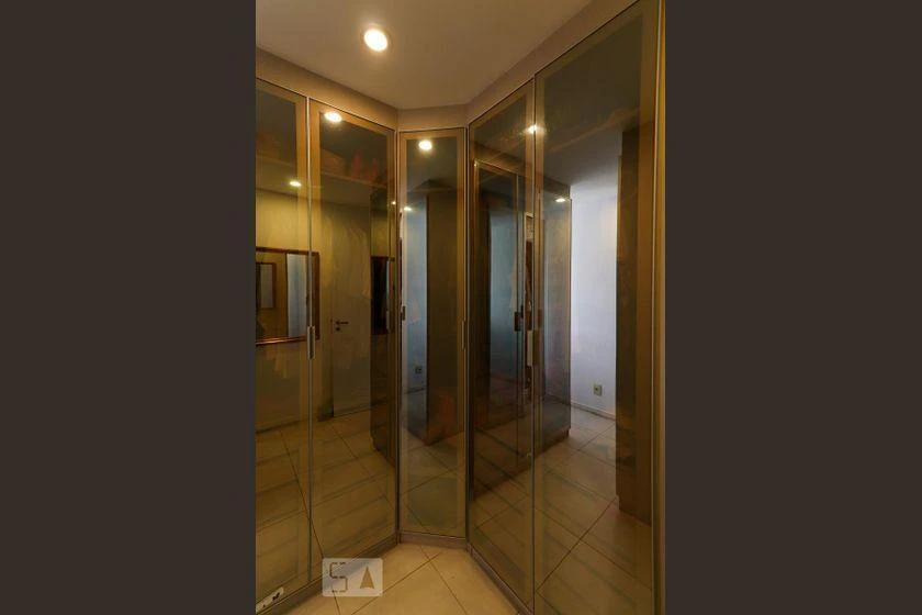 Rental apartment with 4 bedrooms and a glassed-in balcony — photo 82
