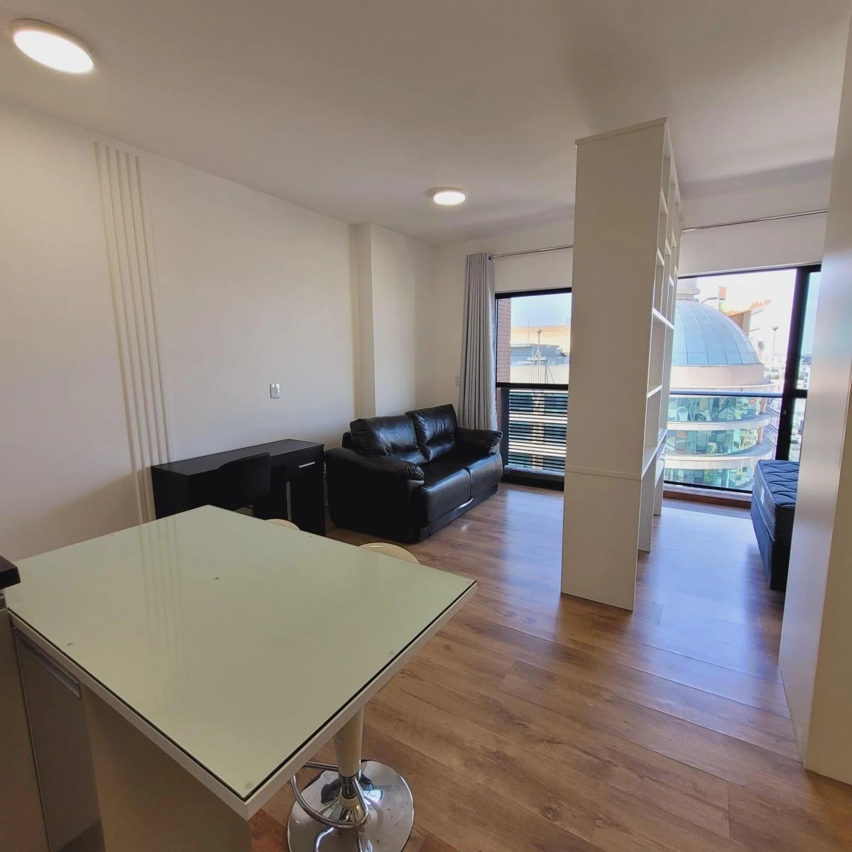 1-bedroom apartment with balcony and 50 m² — photo 2