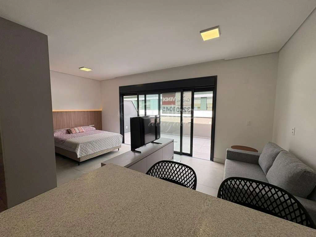80 m² studio with 1 bedroom and open-plan kitchen