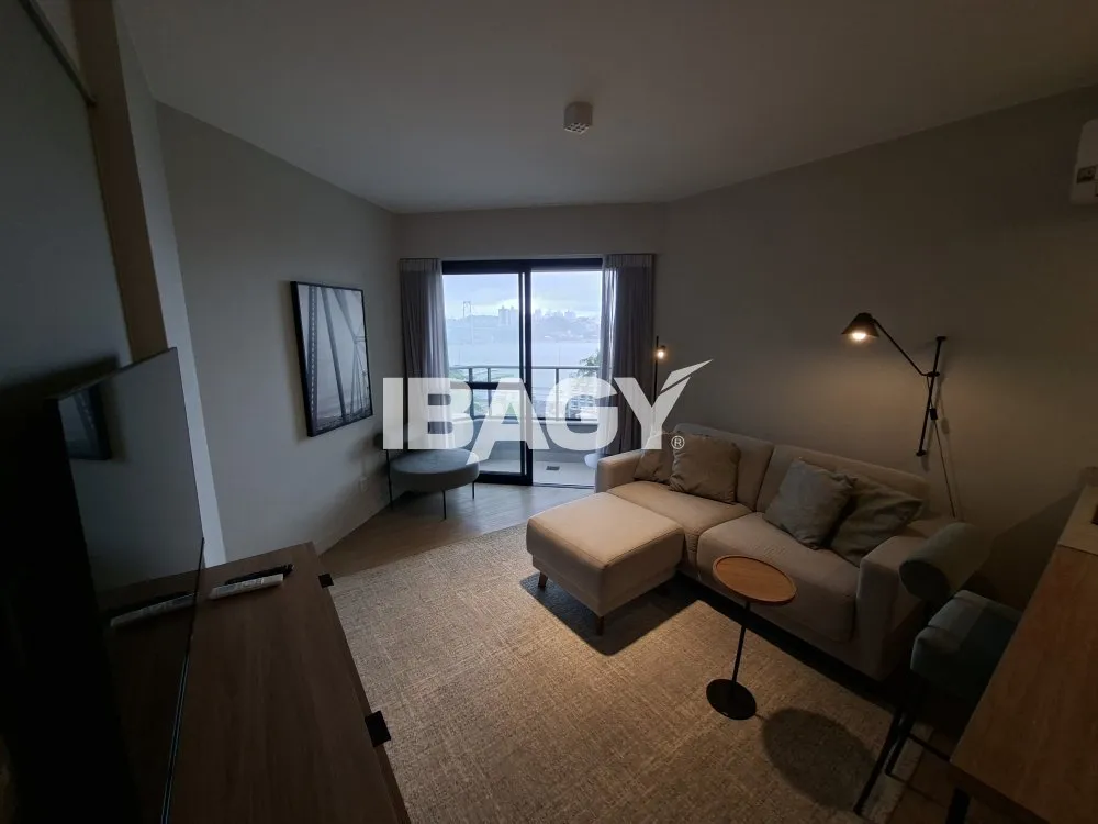 Studio with a glassed-in balcony and open-plan kitchen — photo 65
