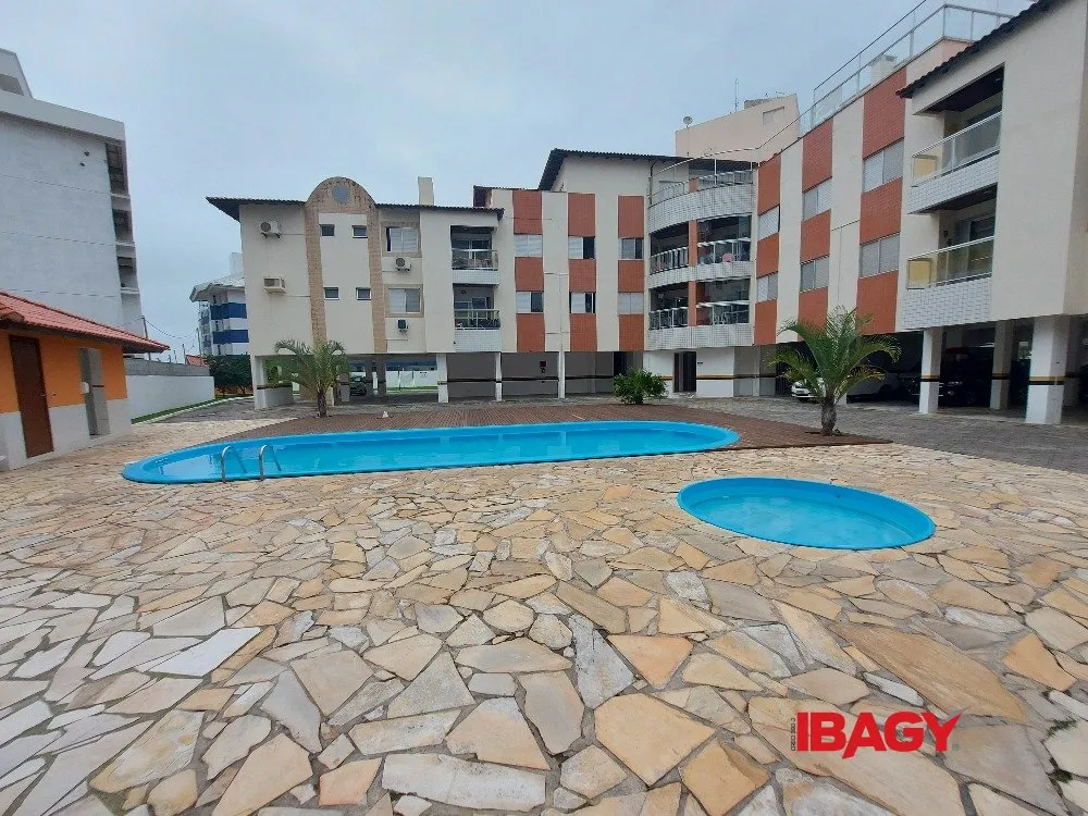 Apartamento de 2 dormitórios com piscina ao ar livre — photo 40