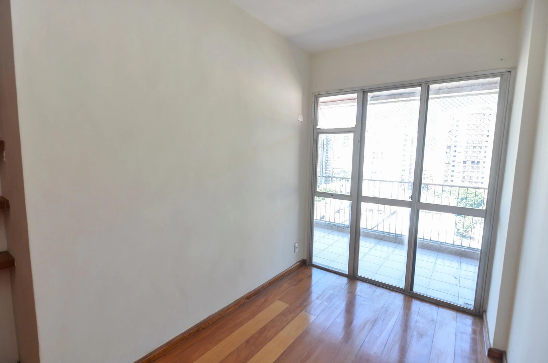 Unfurnished apartment with 3 bedrooms and 2 parking spots — photo 37